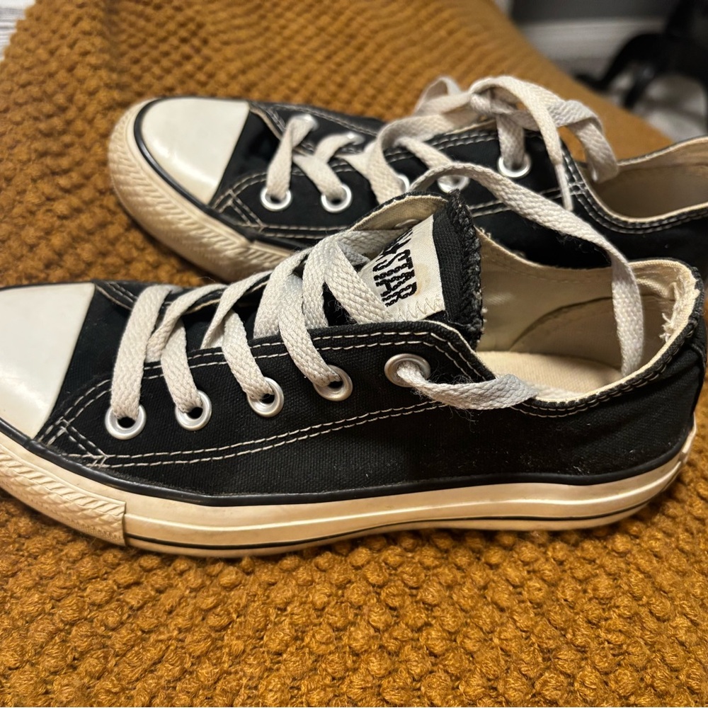 Classic Black and White Converse sneakers sz 5